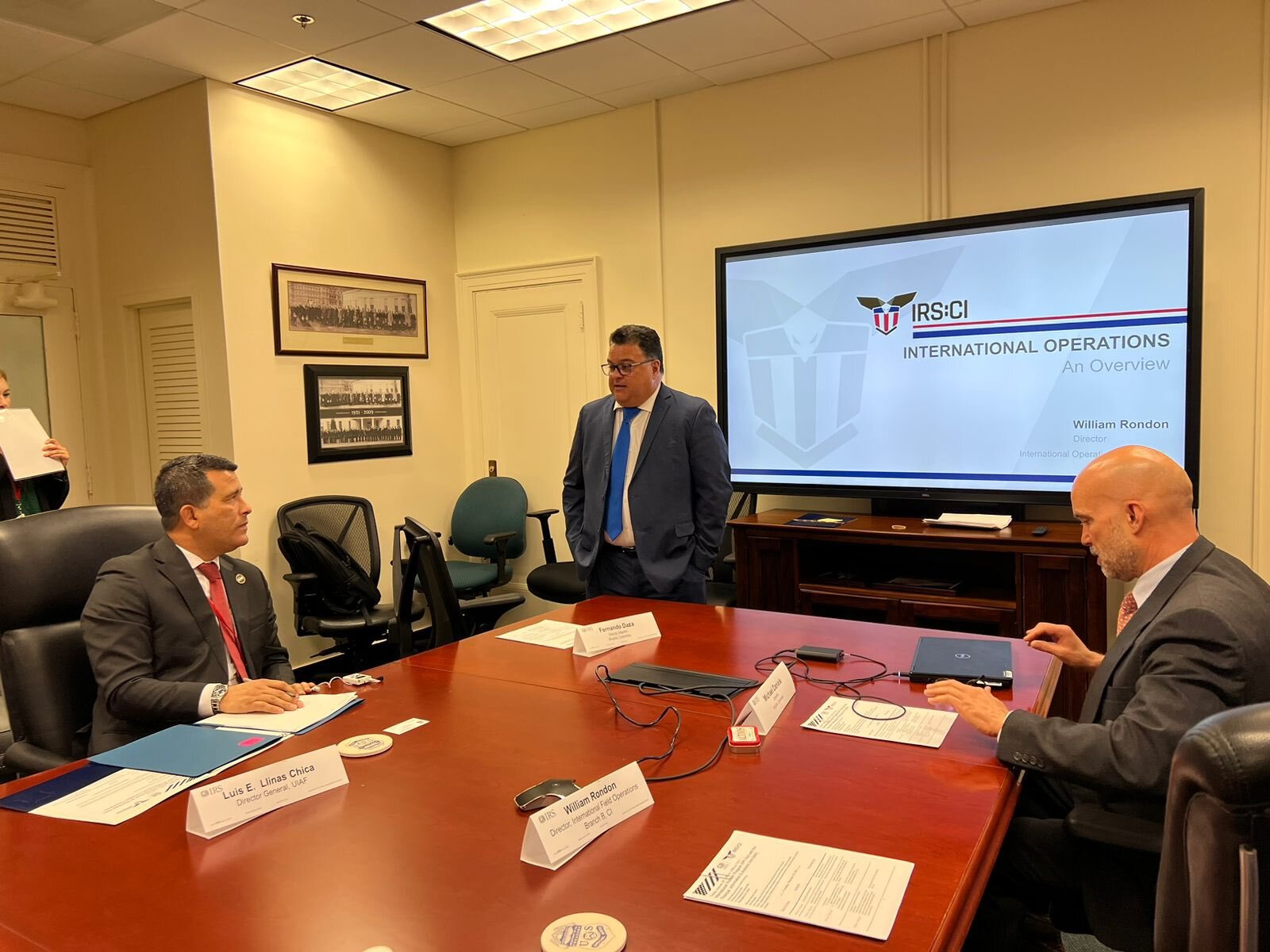 UIAF busca fortalecer análisis financiero con apoyo del Servicio de Rentas Internas