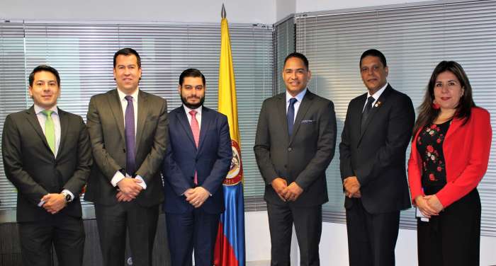 UAF de República Dominicana se capacitan en Colombia