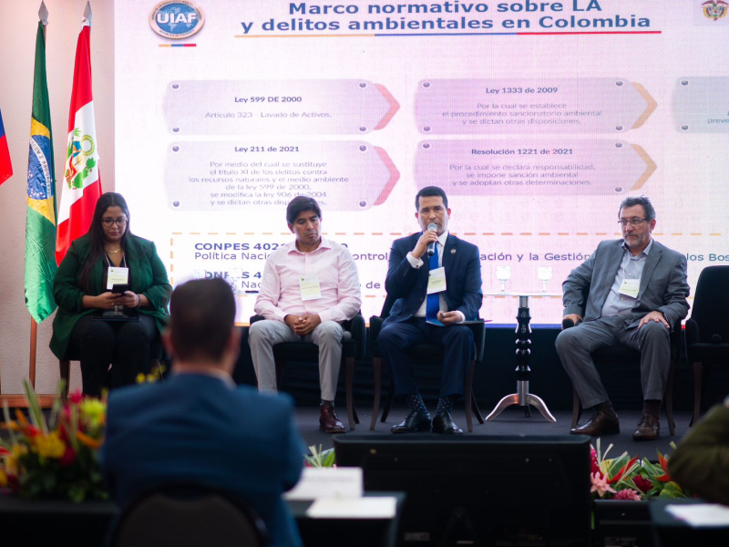 En Manaos, Brasil, el director general expuso el trabajo de la UIAF para prevenir y detectar delitos contra el medio ambiente