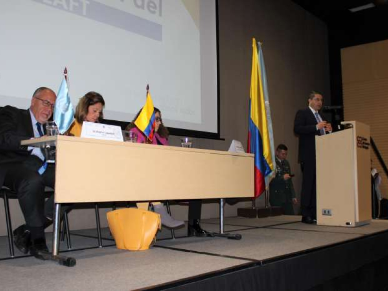 Más de 260 representantes del sector público y organizaciones privadas asistieron hoy a la conmemoración del Día Nacional de la Prevención del Lavado de Activos