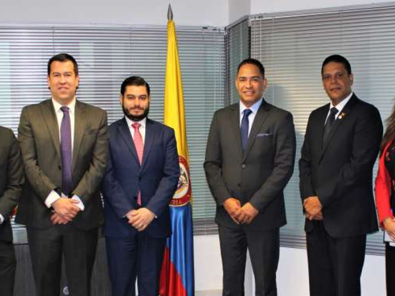 Representantes de la UAF de República Dominicana se capacitan en Colombia