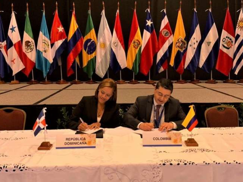 Colombia firman acuerdo de intercambio de información financiera
