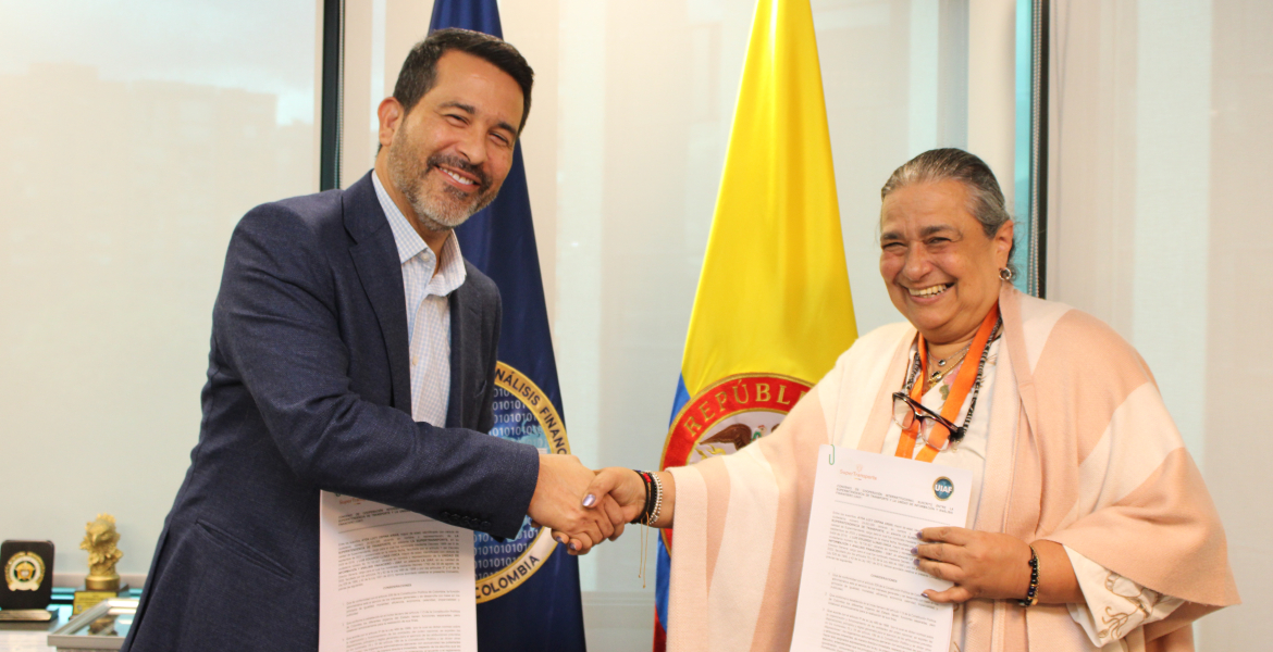 Firma de convenio entre la UIAF y la Supertransporte
