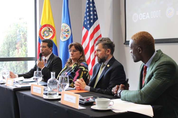 Inteligencia financiera para combatir delitos ambientales: tema presentado por el director general