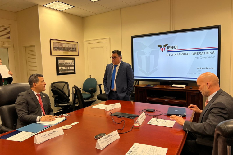 Director de la UIAF busca fortalecer análisis financiero con apoyo del Servicio de Rentas Internas de Investigación Criminal (IRS-CI) de EE.UU.