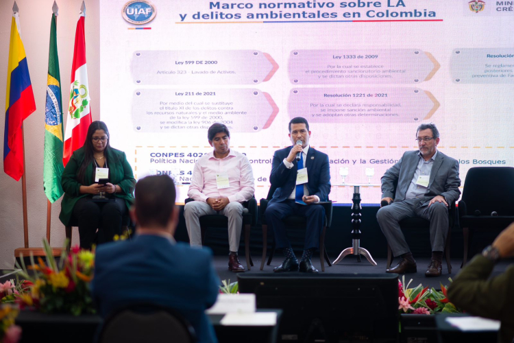 En Manaos, Brasil, el director general expuso el trabajo de la UIAF para prevenir y detectar delitos contra el medio ambiente