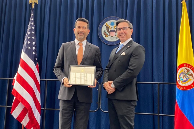 La Sección de Asuntos Antinarcóticos y Aplicación de la Ley (INL) otorgó reconocimiento al director general