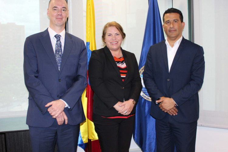 La UIAF y la Agencia de Aduanas e Impuestos del Reino Unido (HMRC) fortalecen sinergia para combatir el contrabando, la evasión fiscal y el lavado de activos