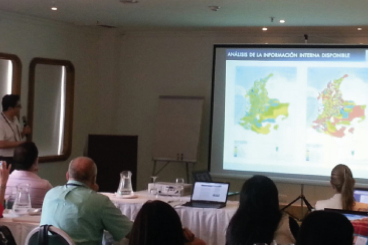 15 de Julio de 2015: La UIAF participa en talleres de capacitación para los sectores reportantes