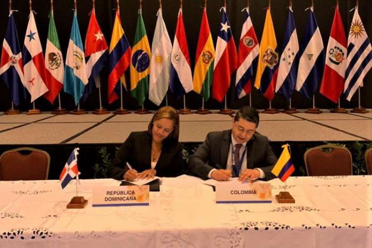 Colombia firman acuerdo de intercambio de información financiera